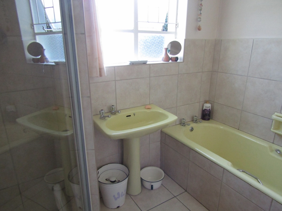 6 Bedroom Property for Sale in Humansdorp Eastern Cape